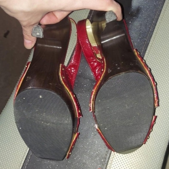 Qupid red leather like strap open toe high heels with faux wood accent - Picture 6 of 7